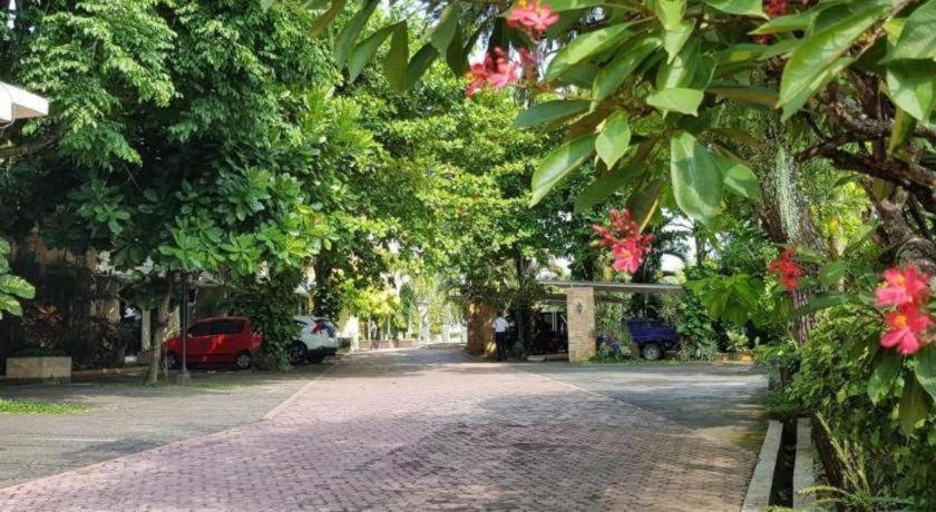 Hotel Sulawesi Jembel Esterno foto